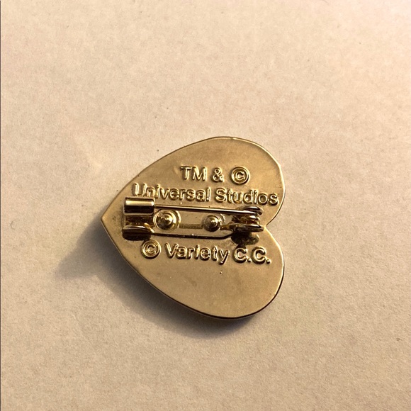 ET Movie Gold Colored Heart Pin - Picture 3 of 6